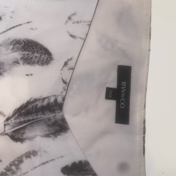 Stylish camisole with a grey pattern on white, adjustable straps - Picture 3 of 4